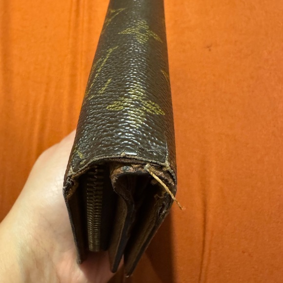 LV monogram medium sized wallet - Picture 3 of 11